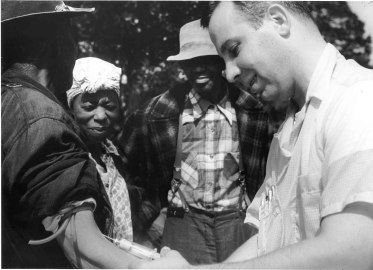 a doctor takes blood from a tuskegee suibject, via US National Archives